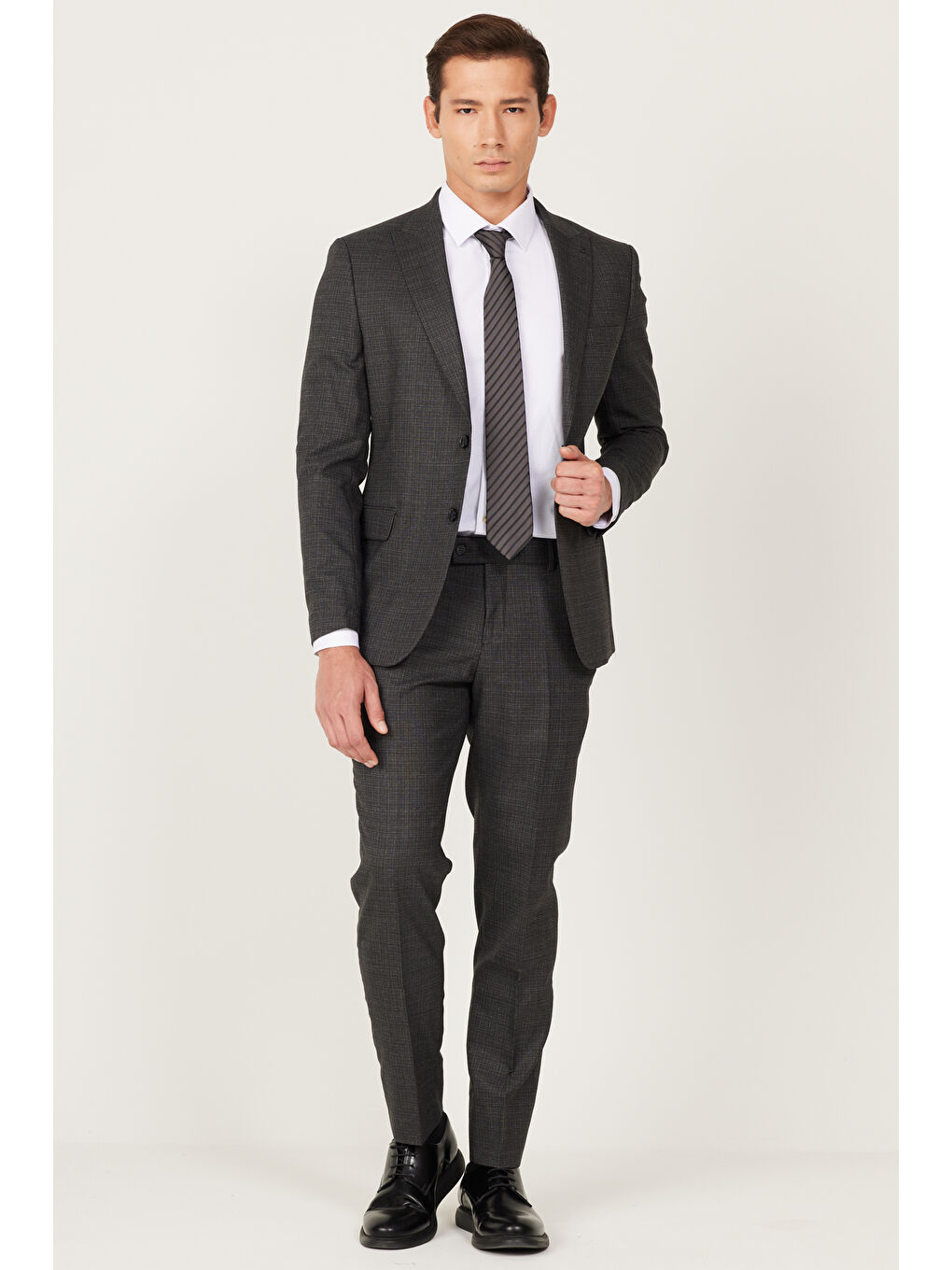 Erkek Antrasit Ekstra Slim Fit Dar Kesim Kırlangıç Yaka Desenli Takım Elbise-1