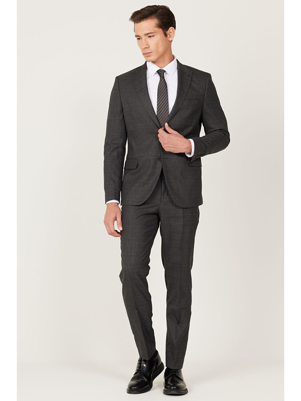 Erkek Antrasit Ekstra Slim Fit Dar Kesim Kırlangıç Yaka Desenli Takım Elbise-3