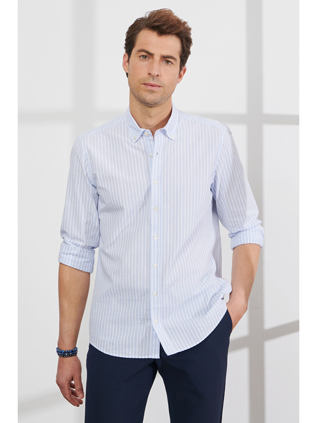 Erkek Mavi-Beyaz Slim Fit Dar Kesim Düğmeli Yaka %100 Pamuk Çizgili Gömlek-3