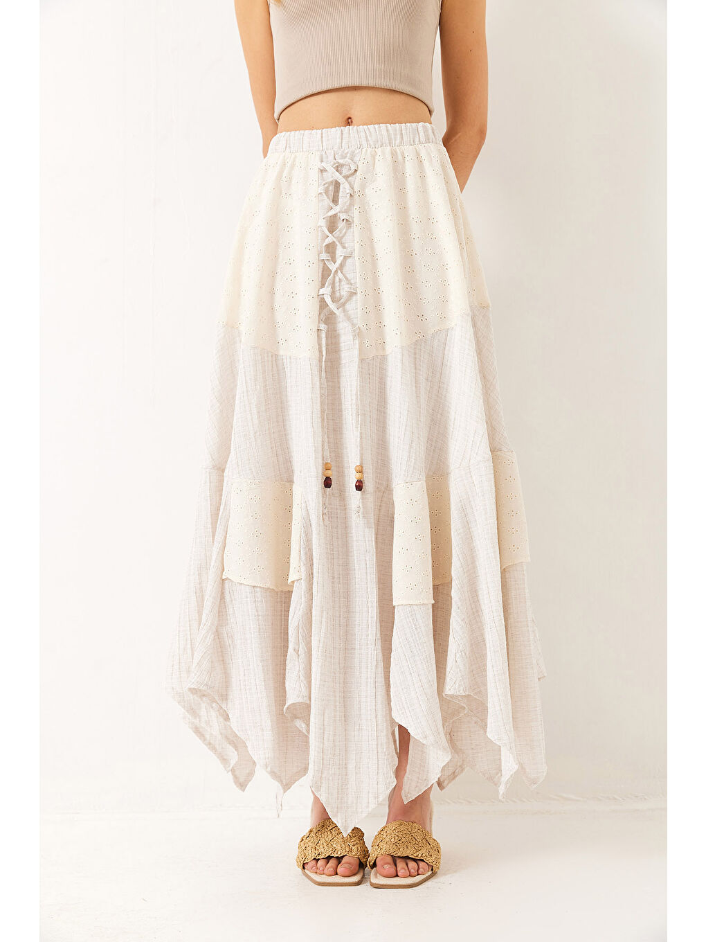 Ekru Kadın Brode Parçalı Astarlı Asimetrik Etek-1