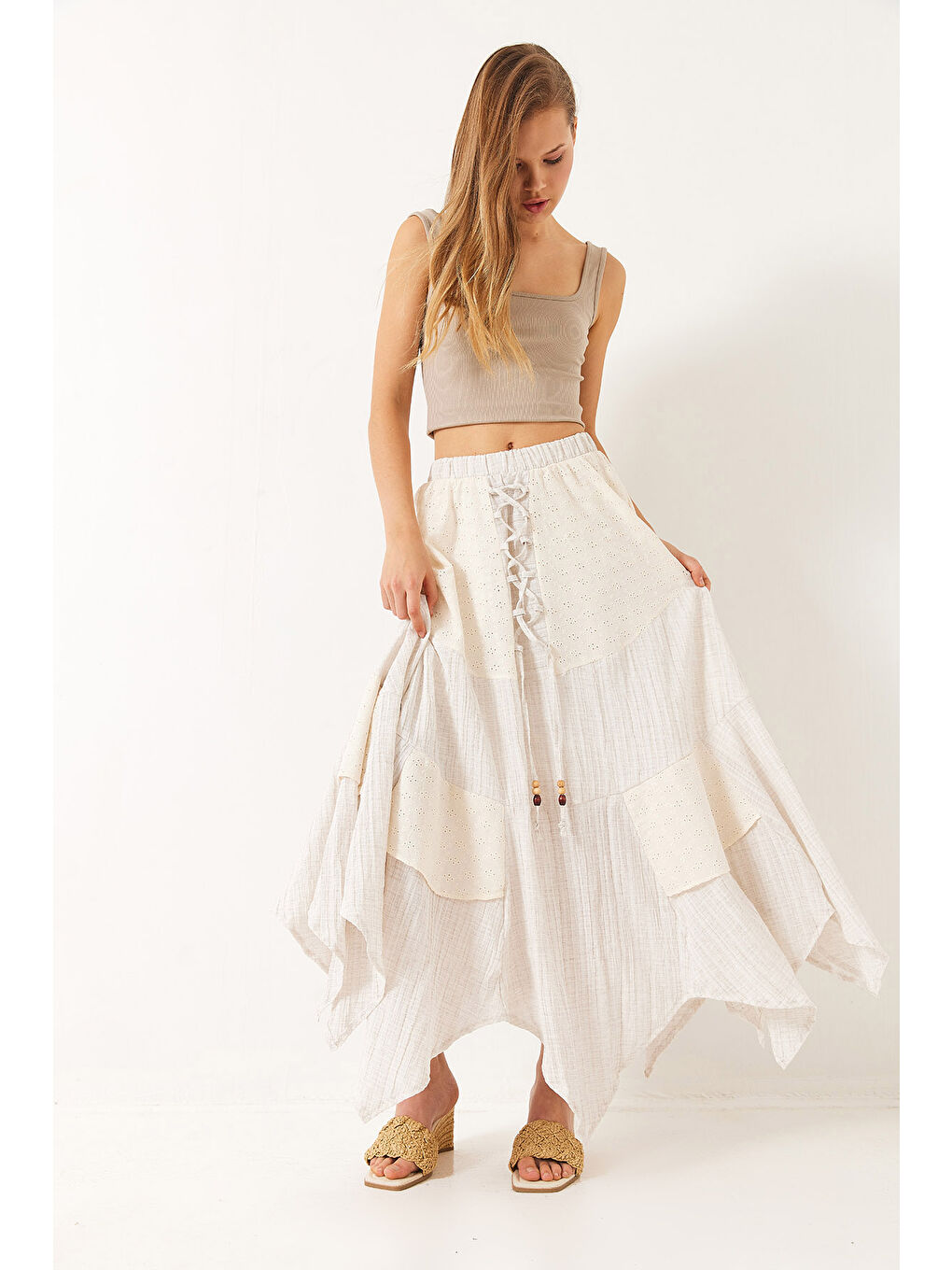 Ekru Kadın Brode Parçalı Astarlı Asimetrik Etek-3