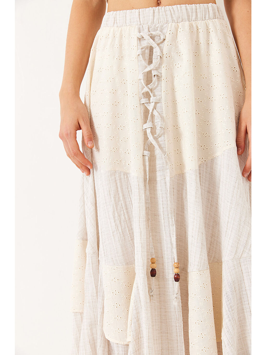 Ekru Kadın Brode Parçalı Astarlı Asimetrik Etek-6