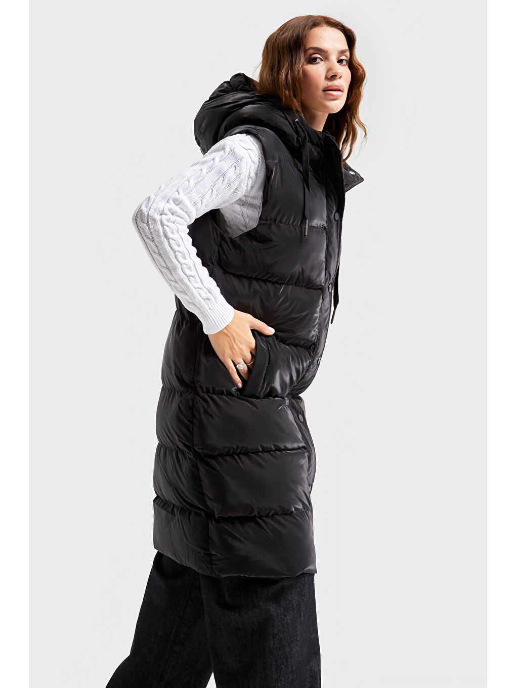 Kadın Siyah Renk Kapüşonlu Şişme Uzun Yelek