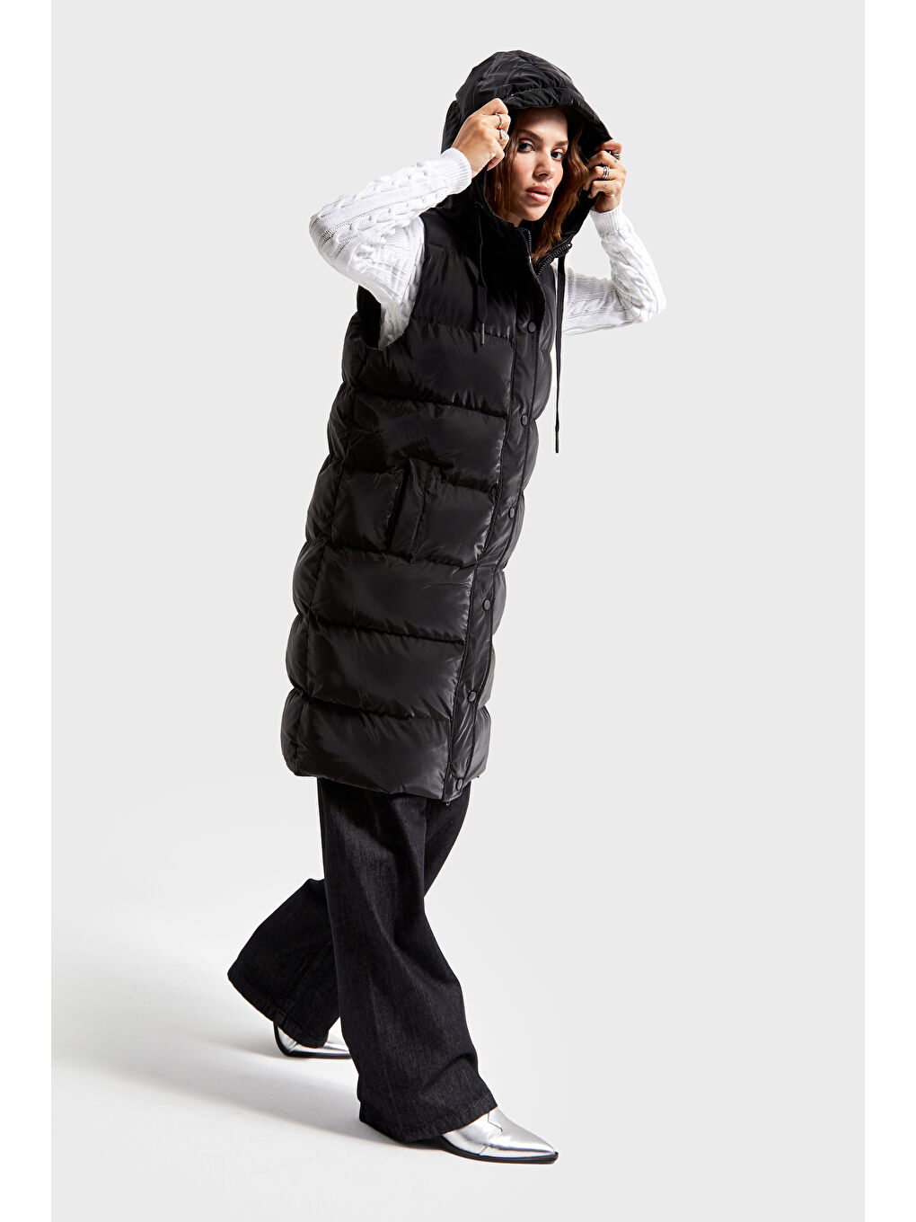 Kadın Siyah Renk Kapüşonlu Şişme Uzun Yelek-2