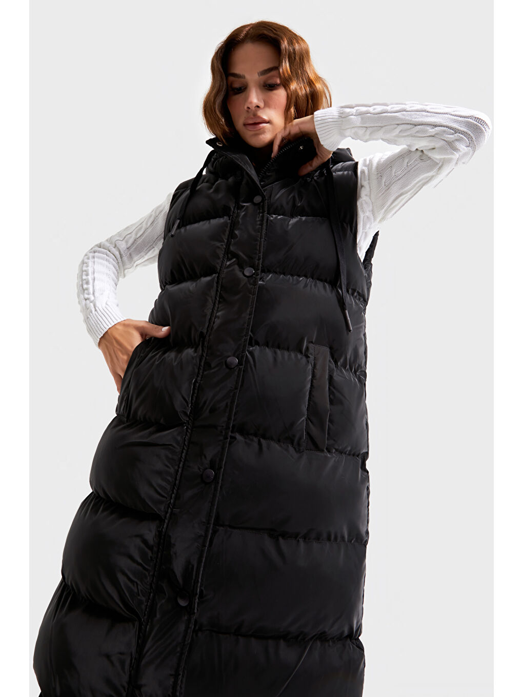 Kadın Siyah Renk Kapüşonlu Şişme Uzun Yelek-3