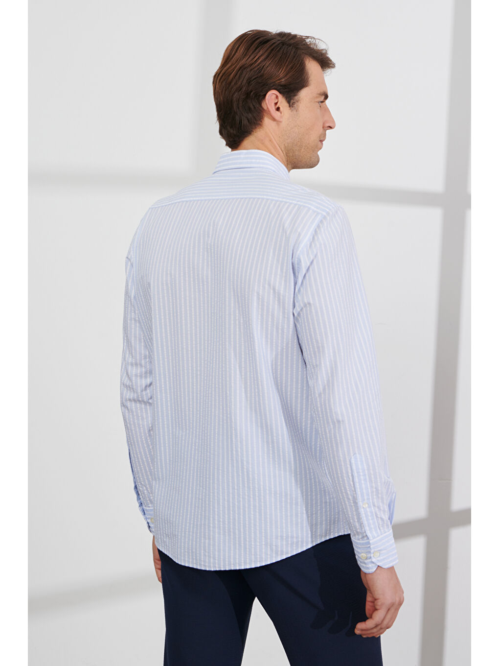 Erkek Mavi-Beyaz Slim Fit Dar Kesim Düğmeli Yaka %100 Pamuk Çizgili Gömlek-6