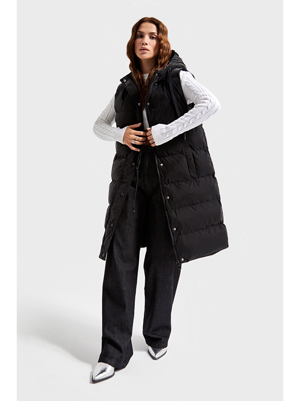 Kadın Siyah Renk Kapüşonlu Şişme Uzun Yelek-4