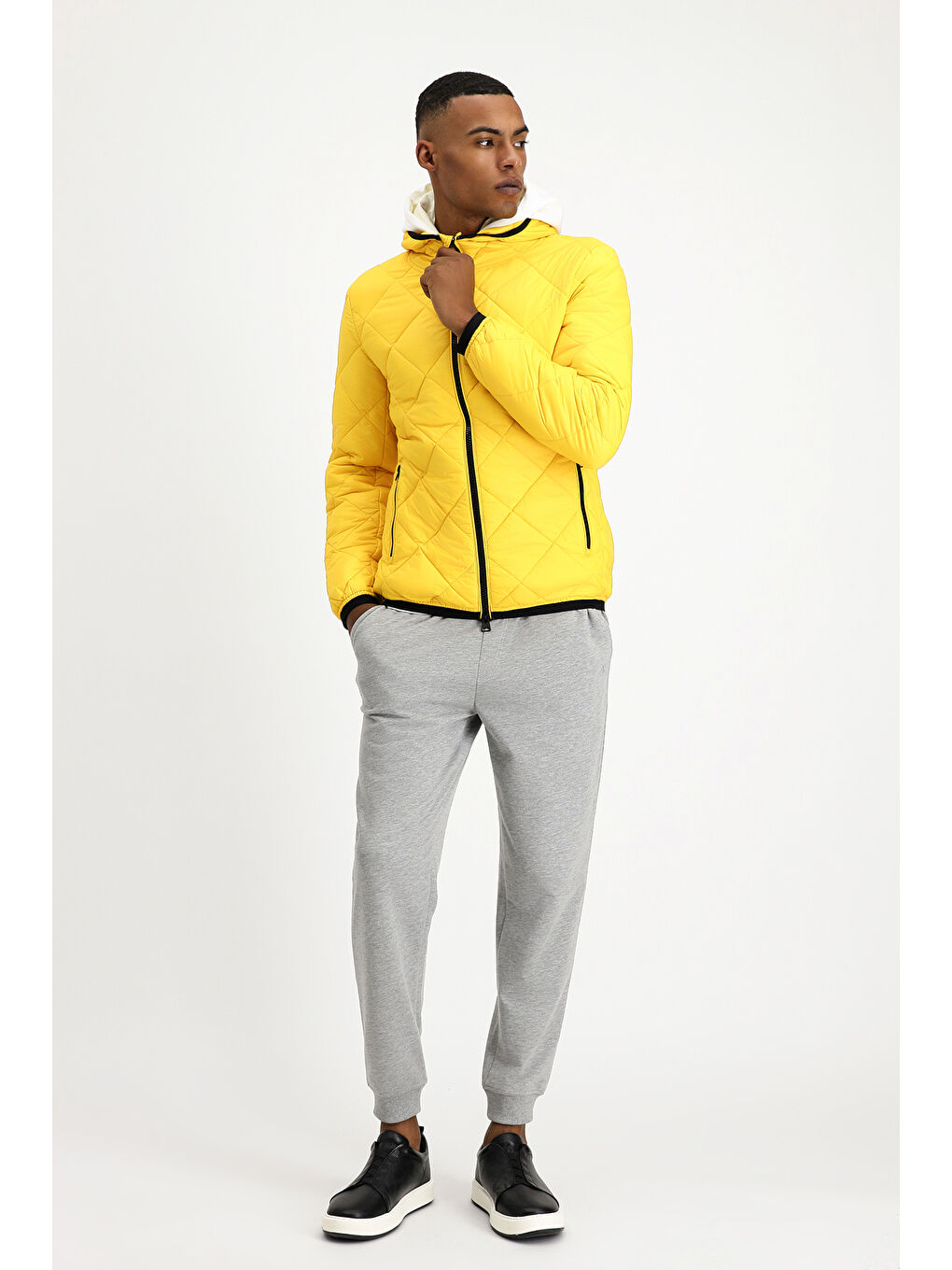 Sarı Kapüşonlu Kapitone Spor Şişme Mont