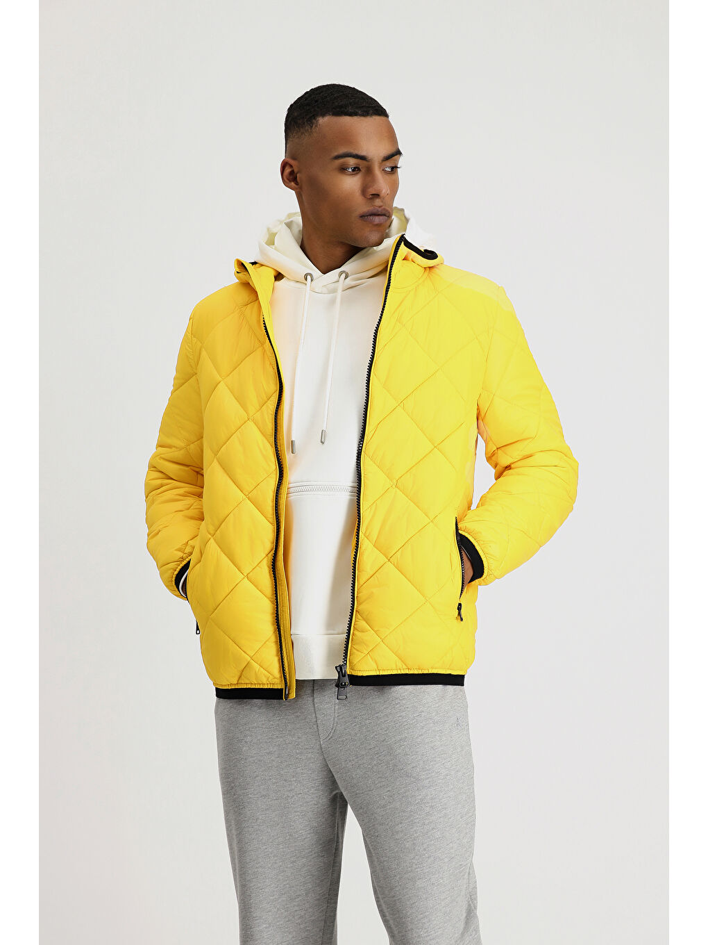 Sarı Kapüşonlu Kapitone Spor Şişme Mont-2