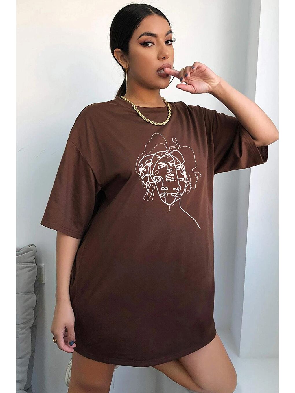 Kahverengi Unisex Woman one line Baskılı T-shirt