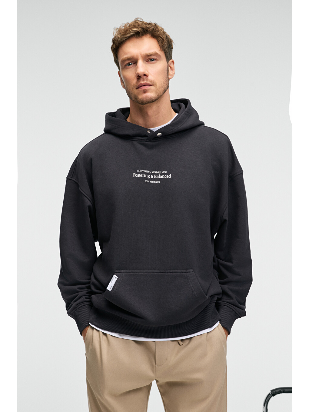 Clay Erkek %100 Pamuk Kapüşonlu Çıtçıtlı Baskılı Cebi Süs Etiketli Antrasit Sweatshirt-2