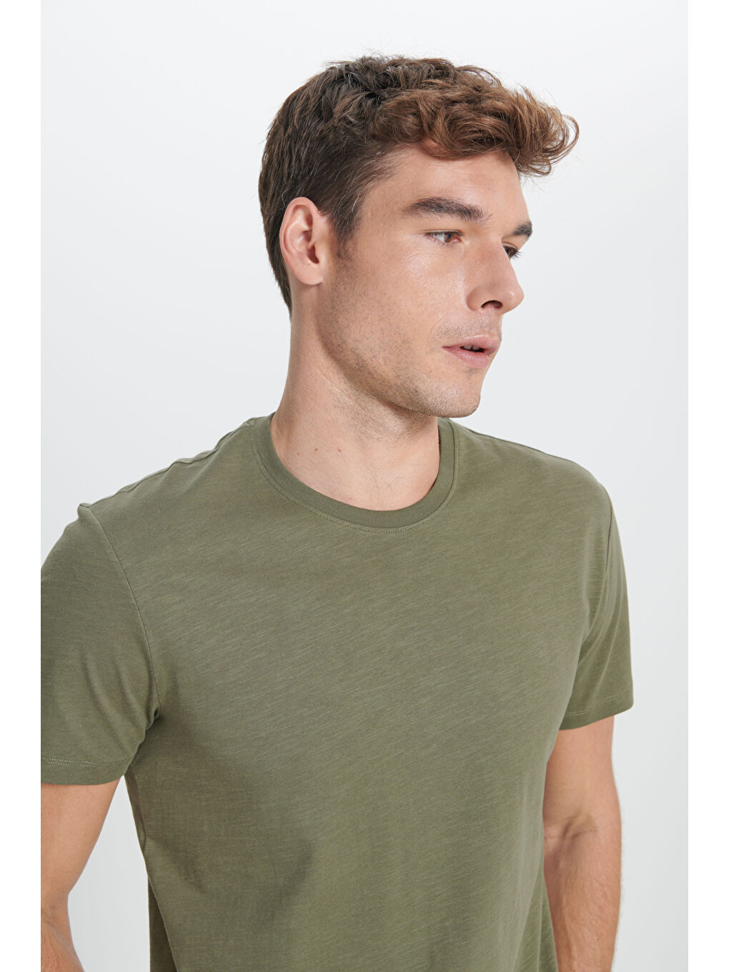 Erkek Haki Slim Fit Dar Kesim %100 Pamuk Bisiklet Yaka Tişört-3