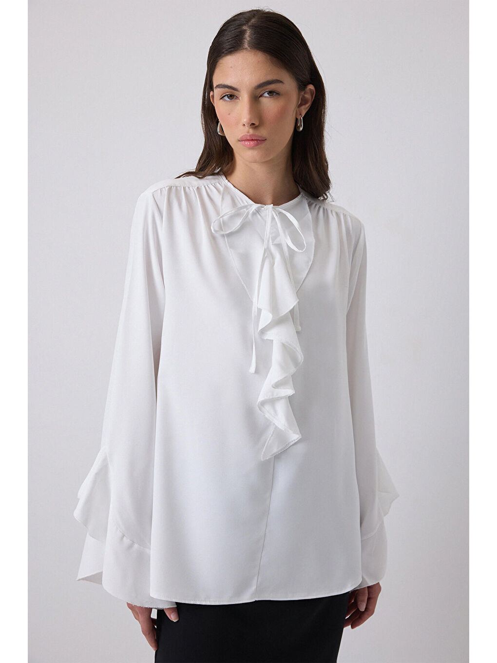 Beyaz Fırfır Detaylı Şifon Bluz