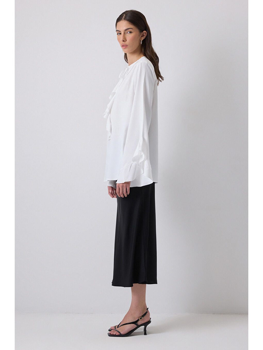 Beyaz Fırfır Detaylı Şifon Bluz-3