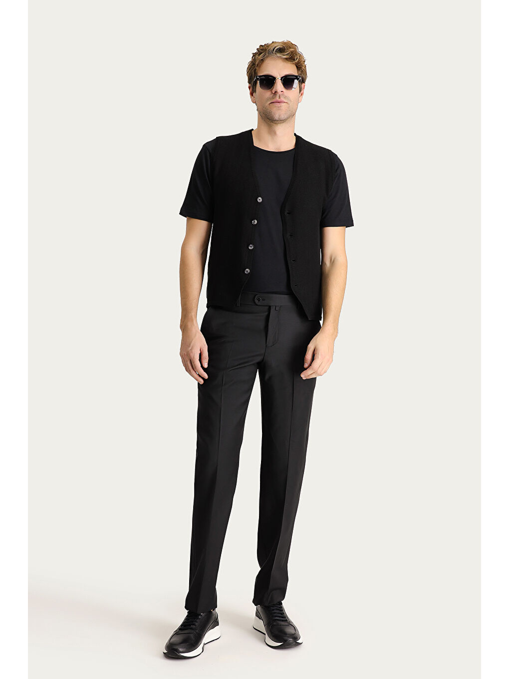 Siyah Pamuklu Triko Yelek-1