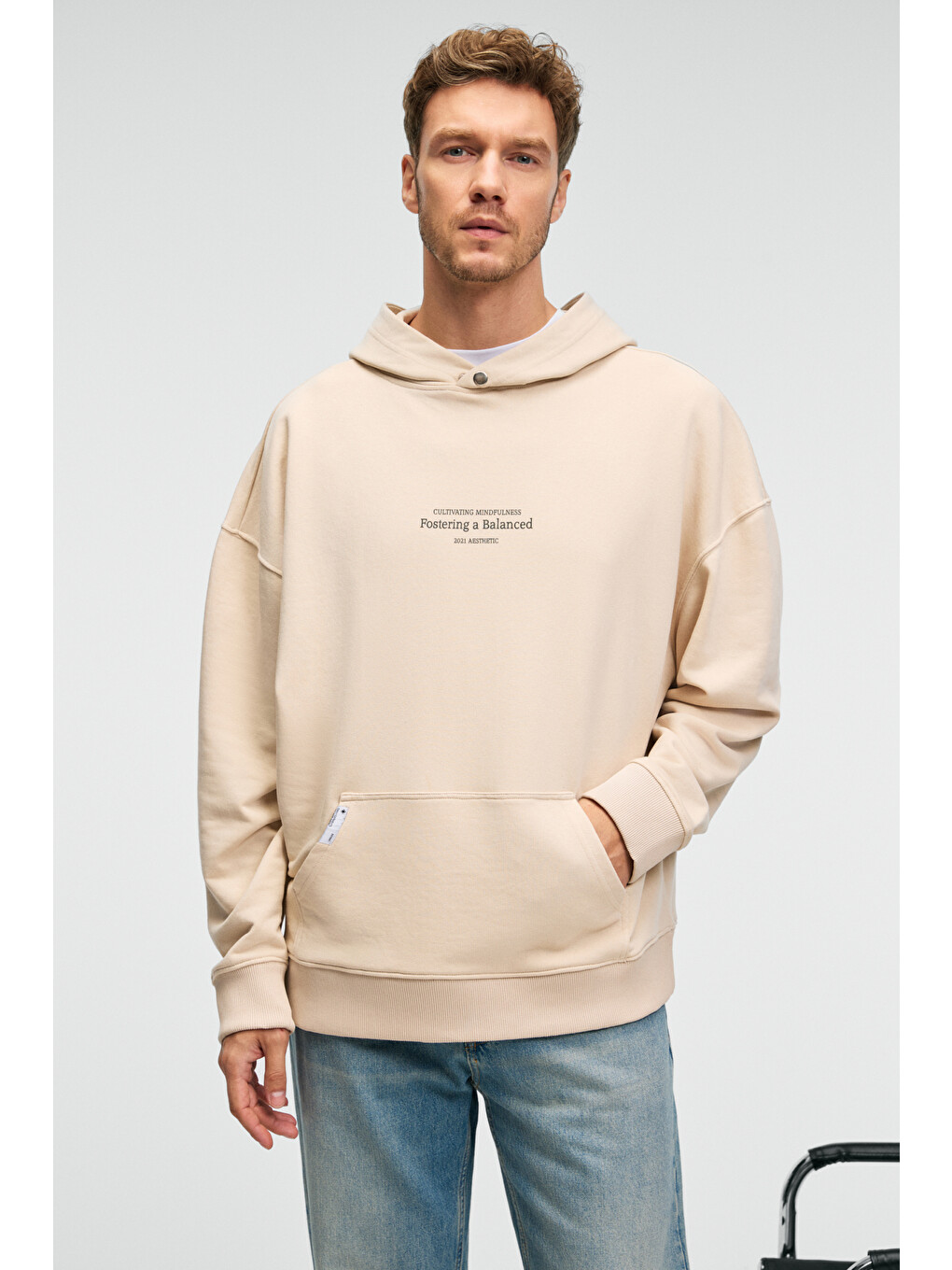 Ekru Clay Erkek %100 Pamuk Kapüşonlu Çıtçıtlı Baskılı Cebi Süs Etiketli Krem Sweatshirt-2