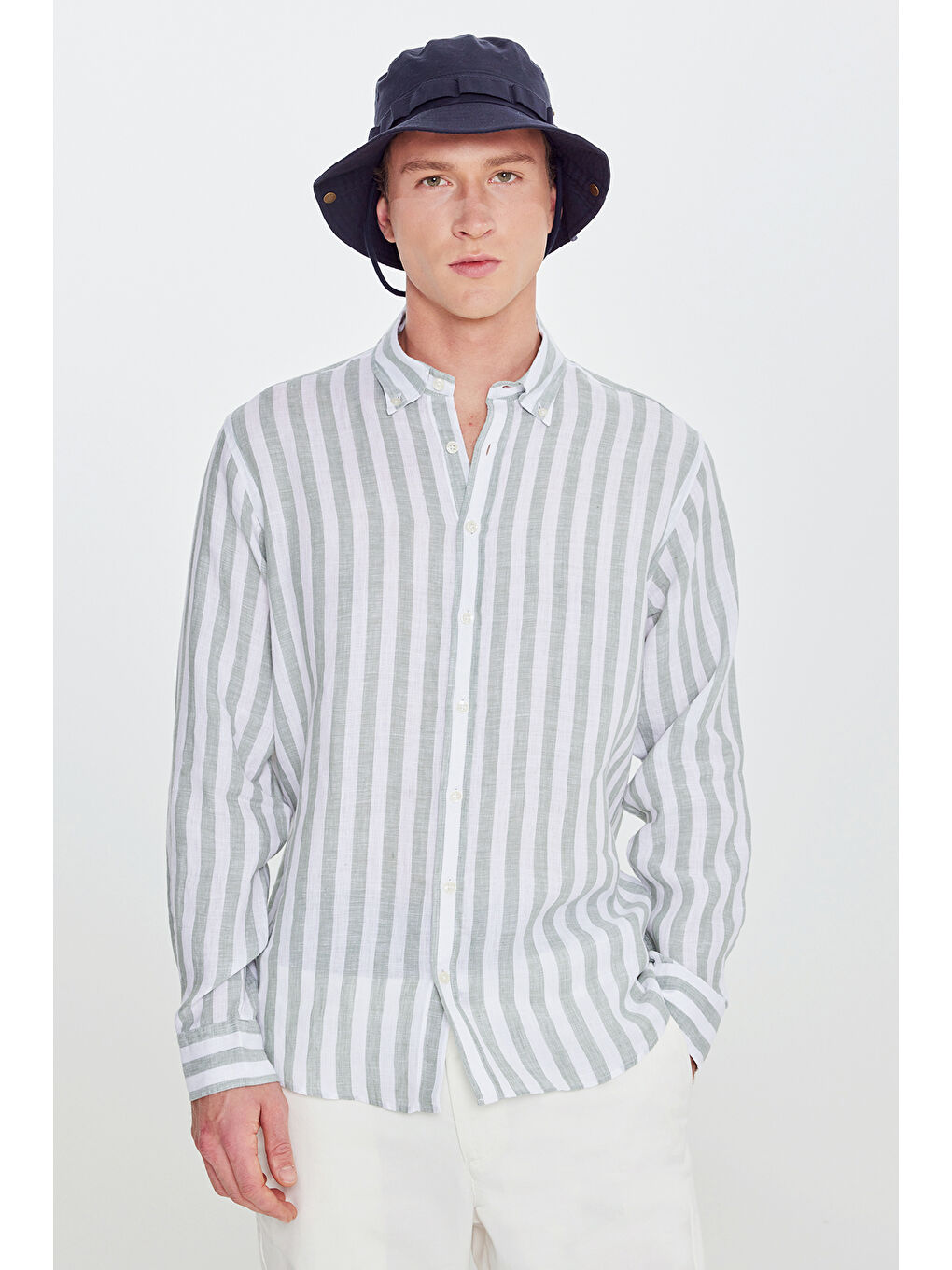 Erkek Haki-Beyaz %100 Keten Comfort Fit Rahat Kesim Düğmeli Yaka Çizgili Gömlek