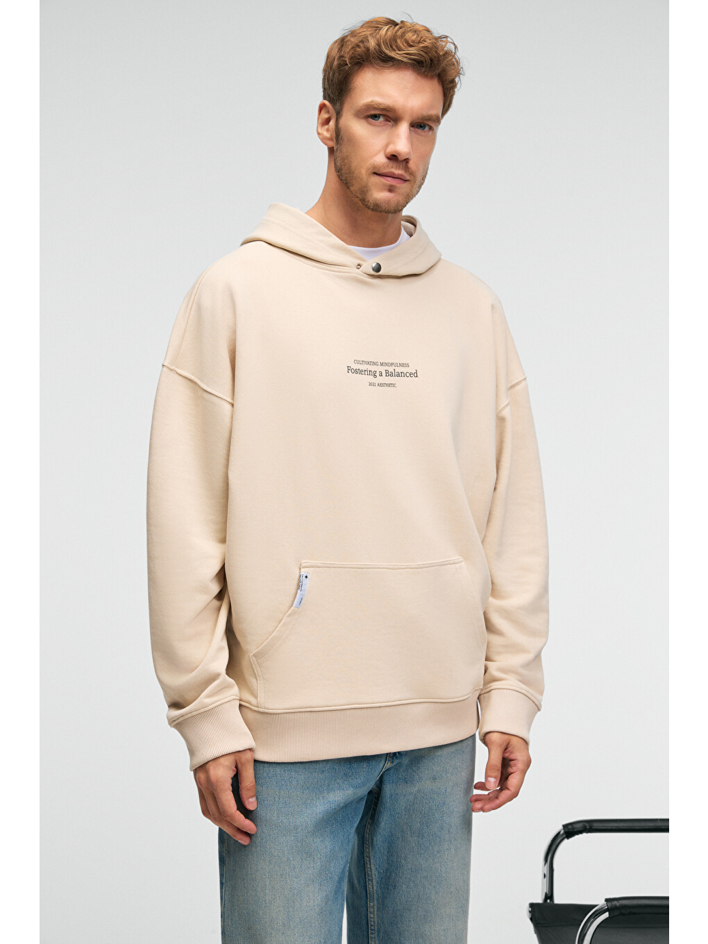 Ekru Clay Erkek %100 Pamuk Kapüşonlu Çıtçıtlı Baskılı Cebi Süs Etiketli Krem Sweatshirt-3