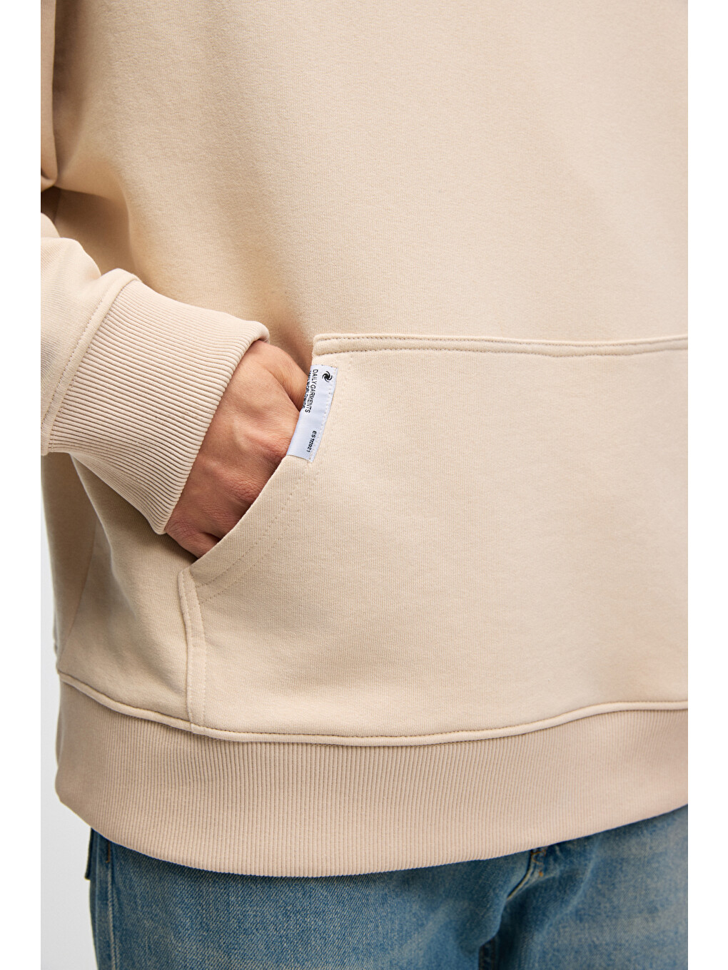 Ekru Clay Erkek %100 Pamuk Kapüşonlu Çıtçıtlı Baskılı Cebi Süs Etiketli Krem Sweatshirt-5
