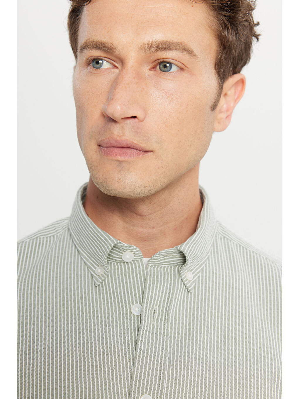 Erkek Haki-Beyaz %100 Pamuk Slim Fit Dar Kesim Düğmeli Yaka Çizgili Gömlek-4