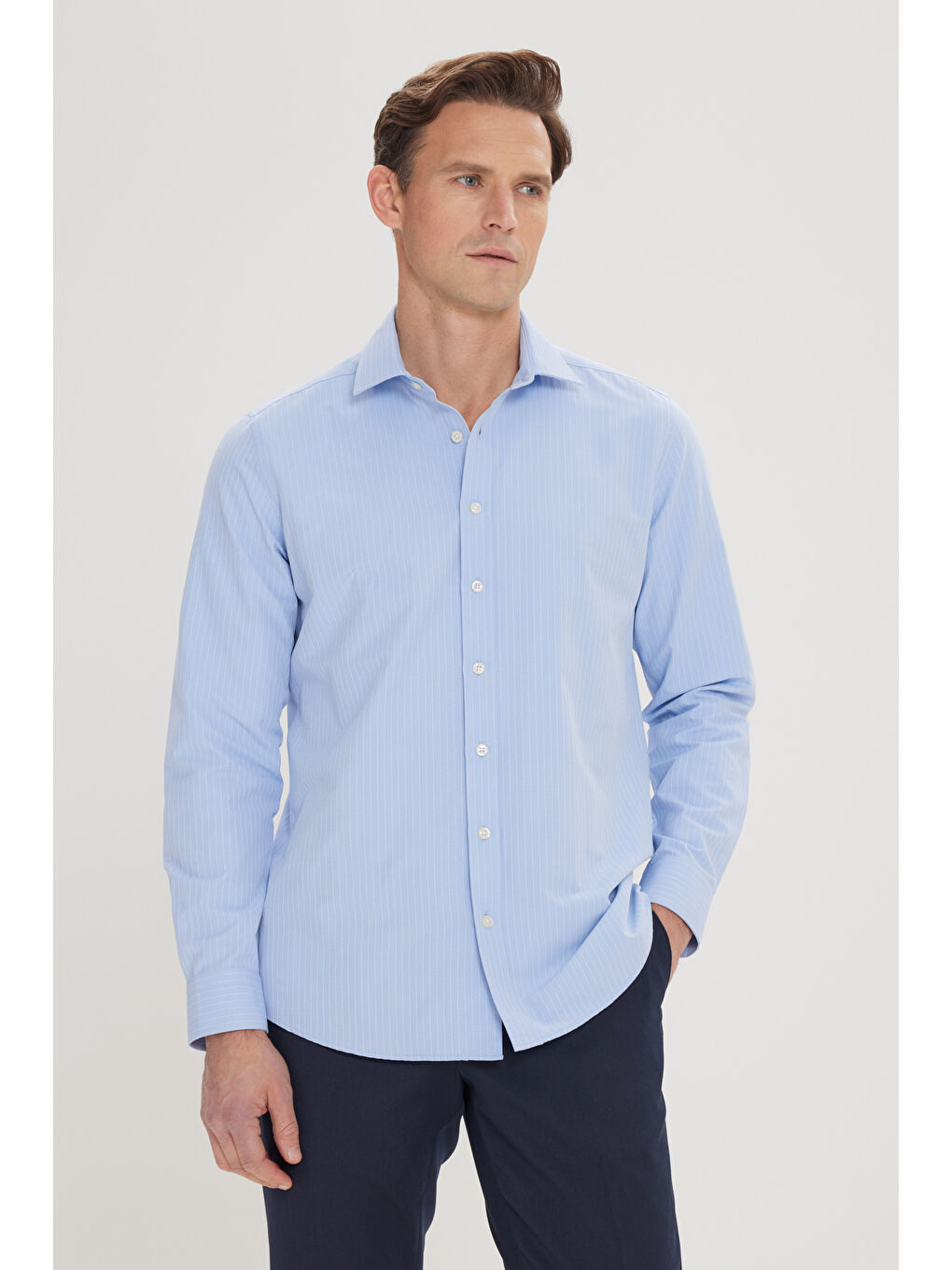 Erkek Açık Mavi Pamuklu Slim Fit Dar Kesim Çizgili Klasik Yaka Gömlek-3