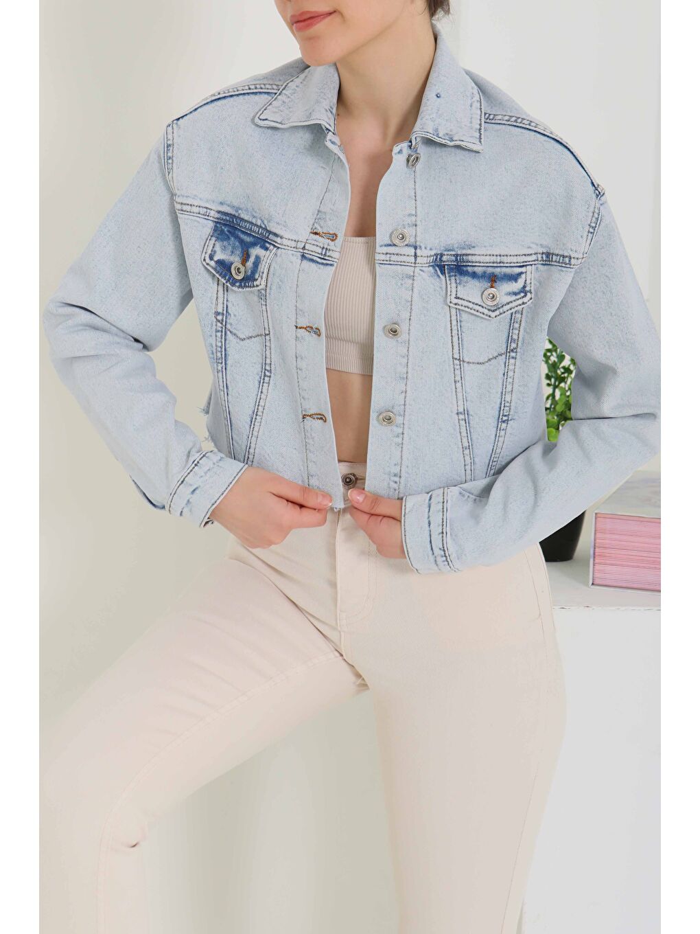 Kadın Çift Cepli Lazer Kesim Crop Jean Ceket Acik Mavi   26582