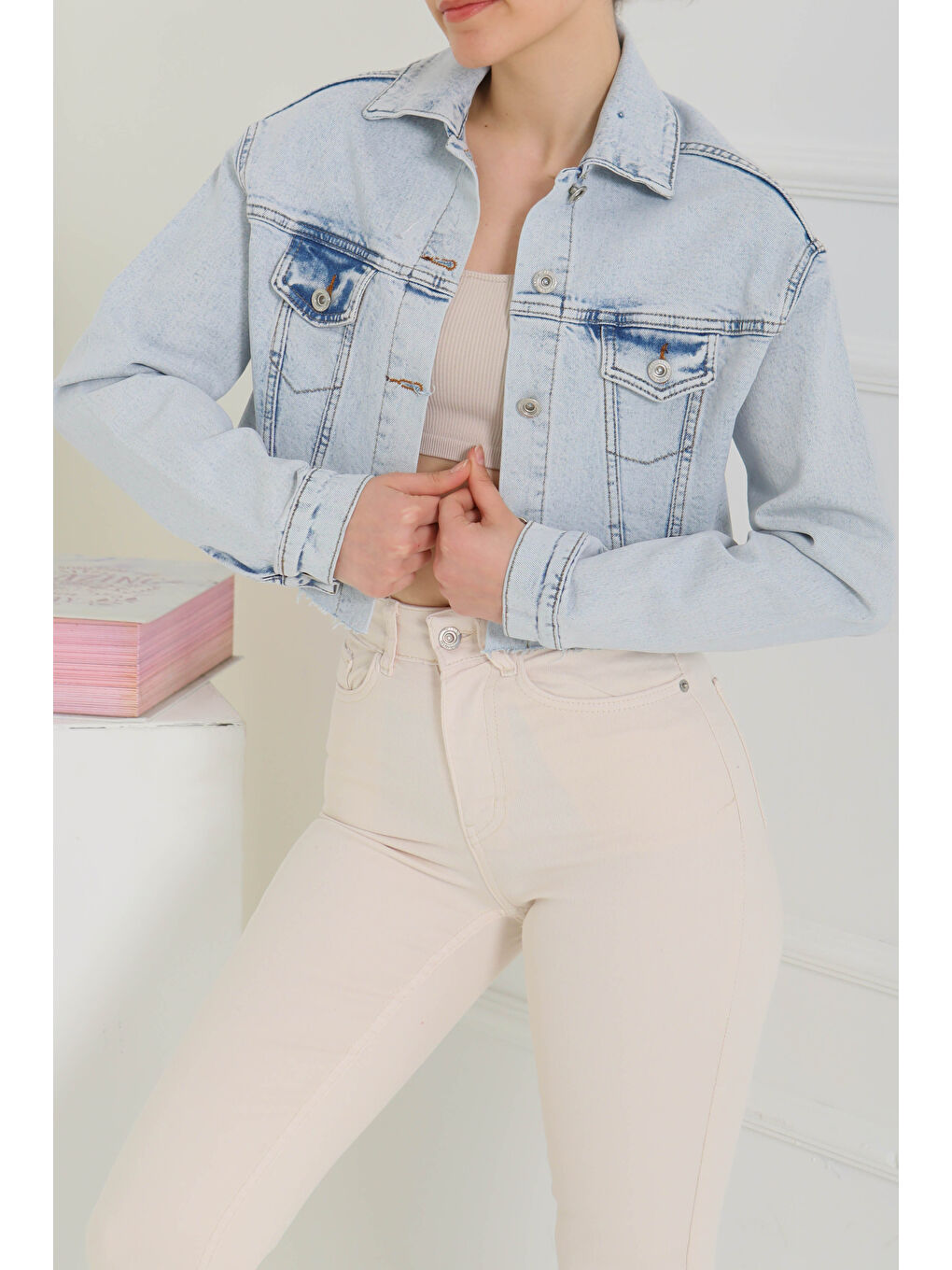 Kadın Çift Cepli Lazer Kesim Crop Jean Ceket Acik Mavi   26582-3