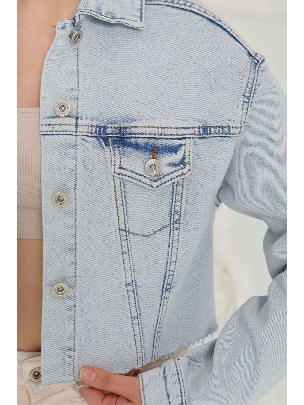 Kadın Çift Cepli Lazer Kesim Crop Jean Ceket Acik Mavi   26582-4