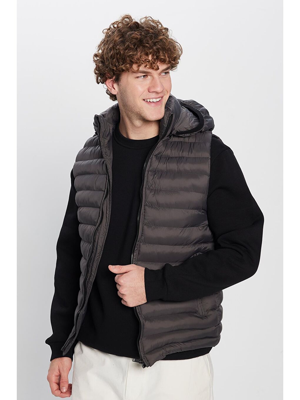 Antrasit Erkek Slim Fit Dar Kesim Astarlı Rüzgar Geçirmez Cepli Çıkarılabilir Kapüşonlu Şişme Yelek