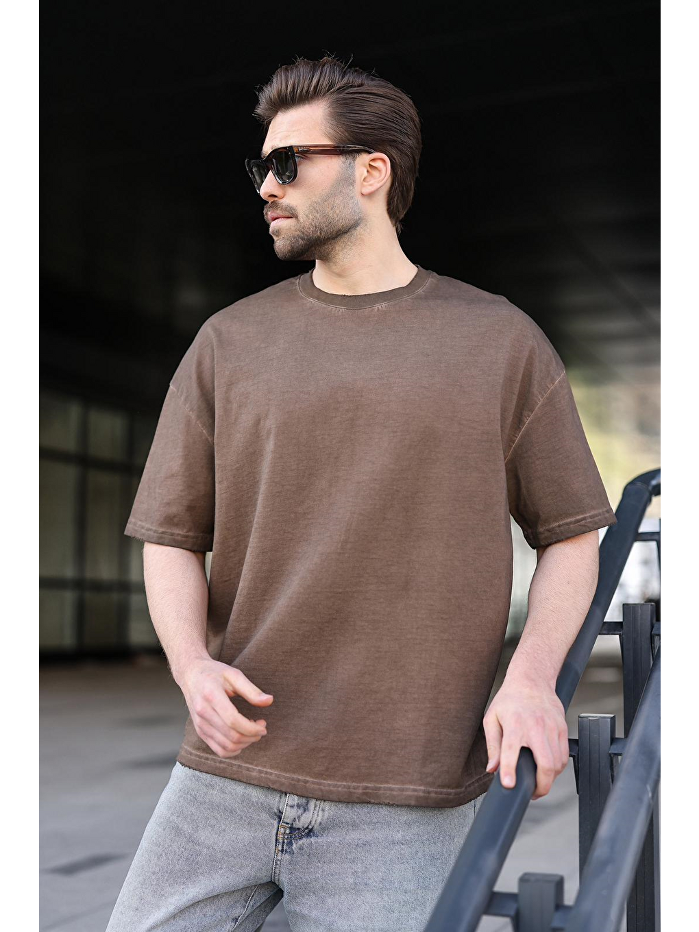 Kahverengi %100 Pamuklu Bisiklet Yaka Oversize Erkek Tişört E7177-2