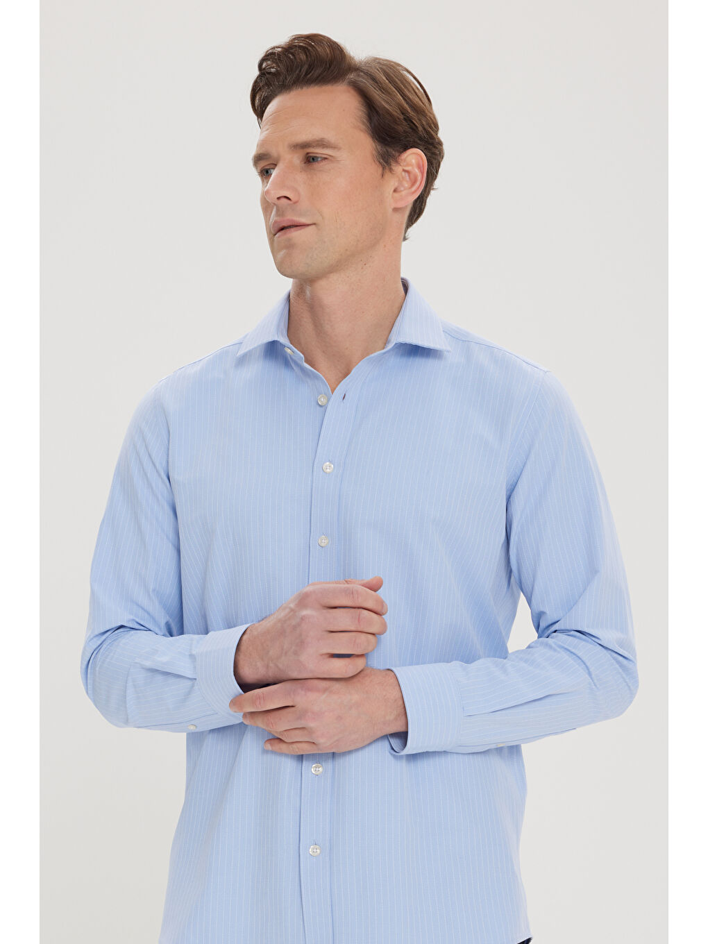 Erkek Açık Mavi Pamuklu Slim Fit Dar Kesim Çizgili Klasik Yaka Gömlek-4