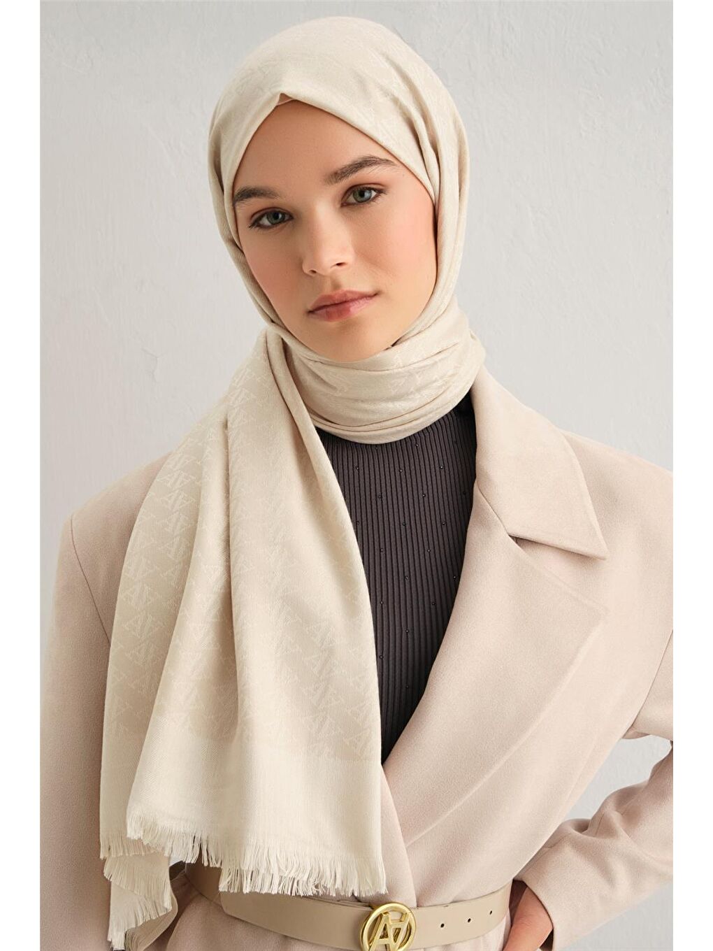 Bej Formal Logo Viscon Şal 15-1