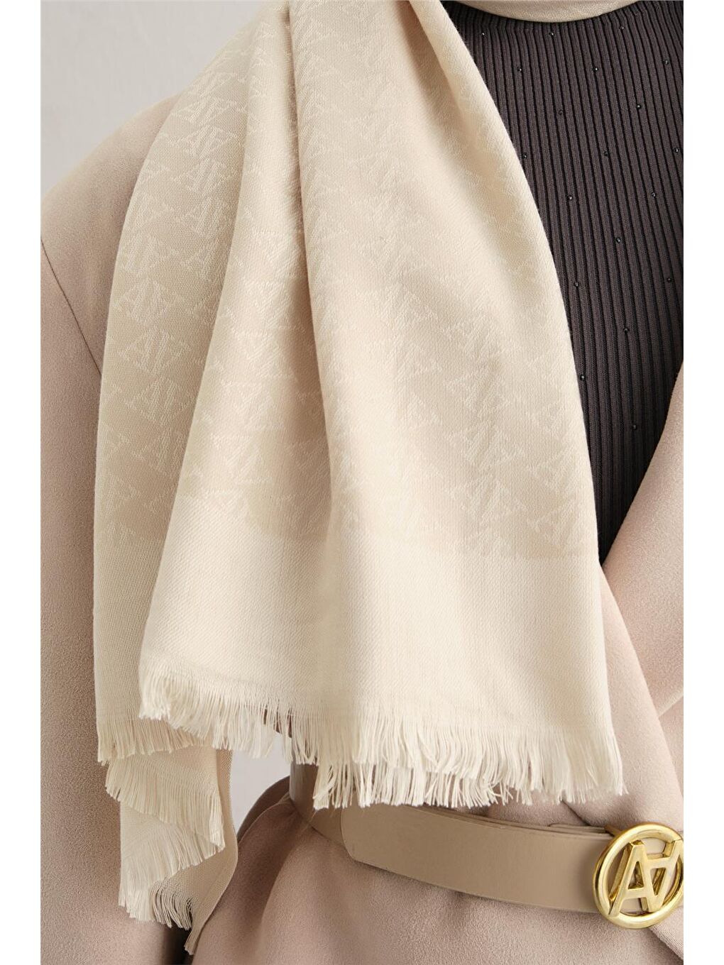 Bej Formal Logo Viscon Şal 15-2