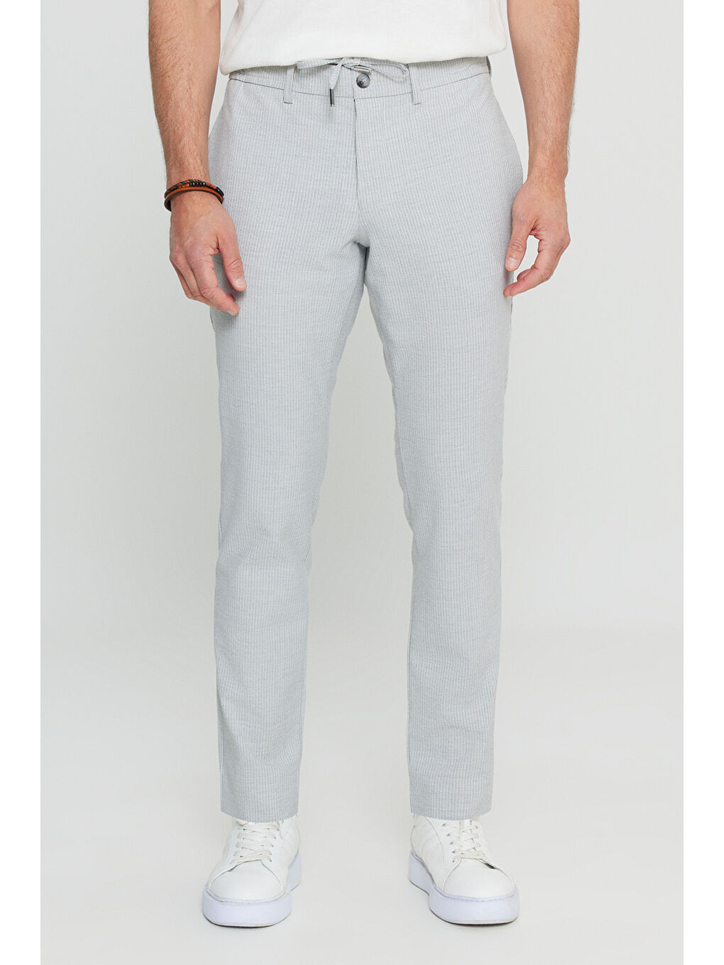 Erkek Beyaz-Gri Slim Fit Beli Bağlamalı Gofre Desenli Yan Cep Casual Pantolon