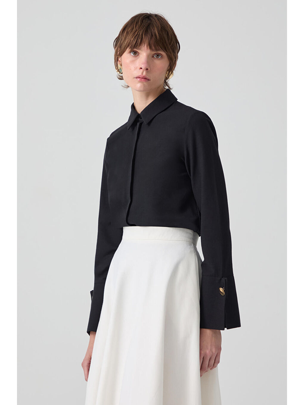 Siyah Geniş Manşetli Gömlek Body-2