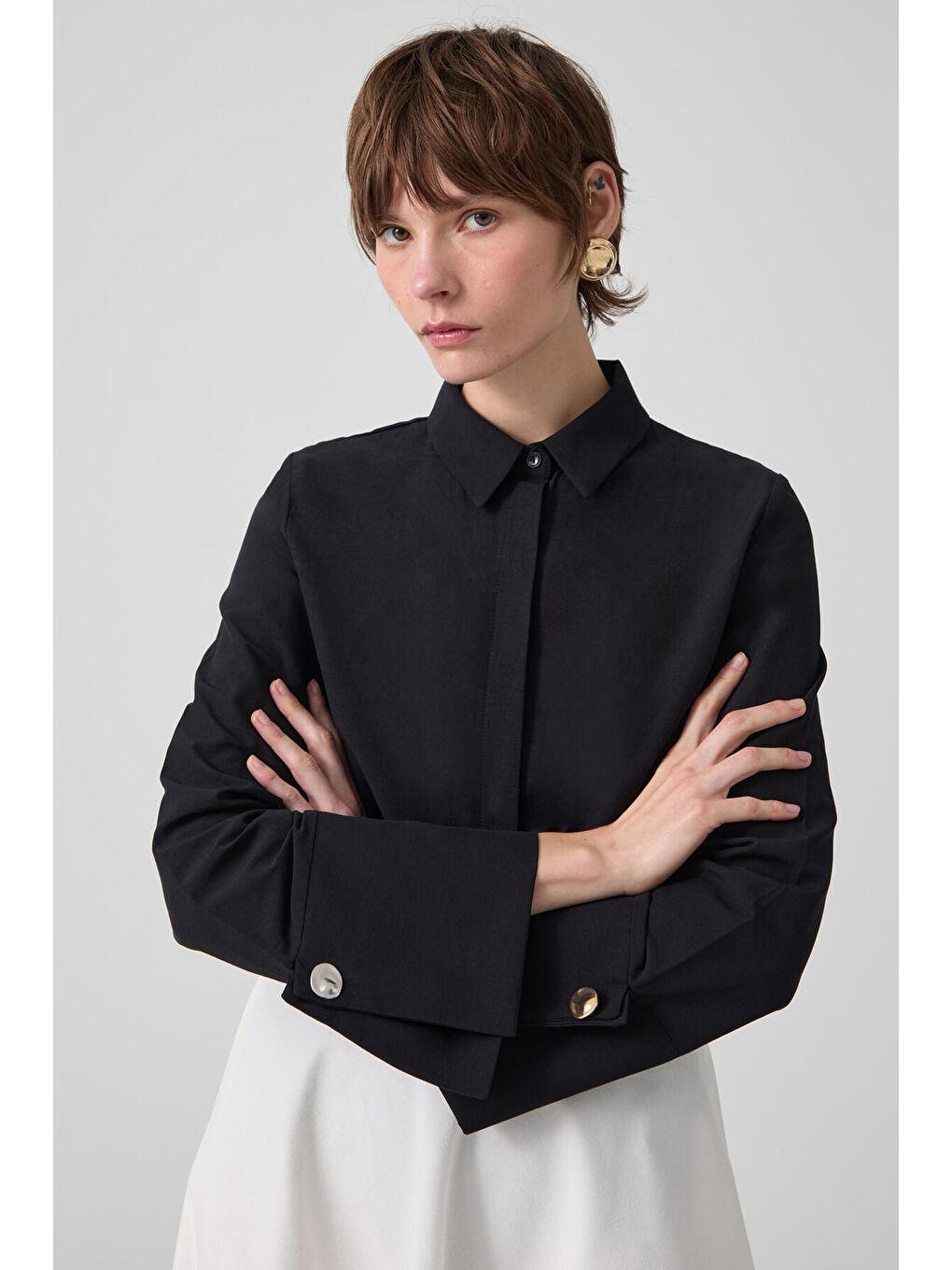 Siyah Geniş Manşetli Gömlek Body-3