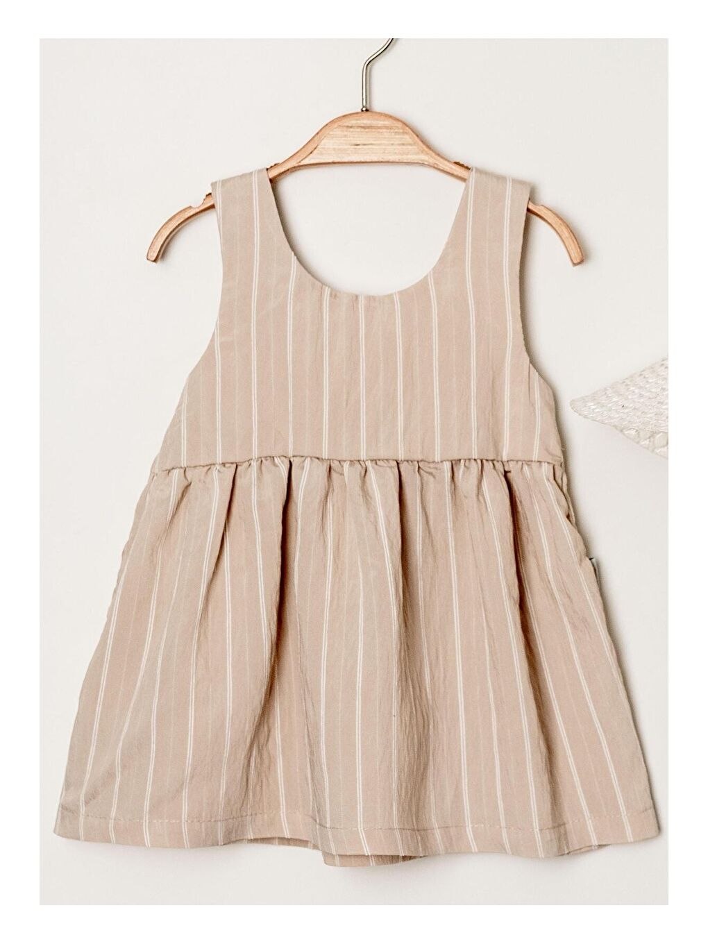 Bej Tatlı Çizgili Şapkalı Fiyonklu Kız Bebek Elbisesi-2