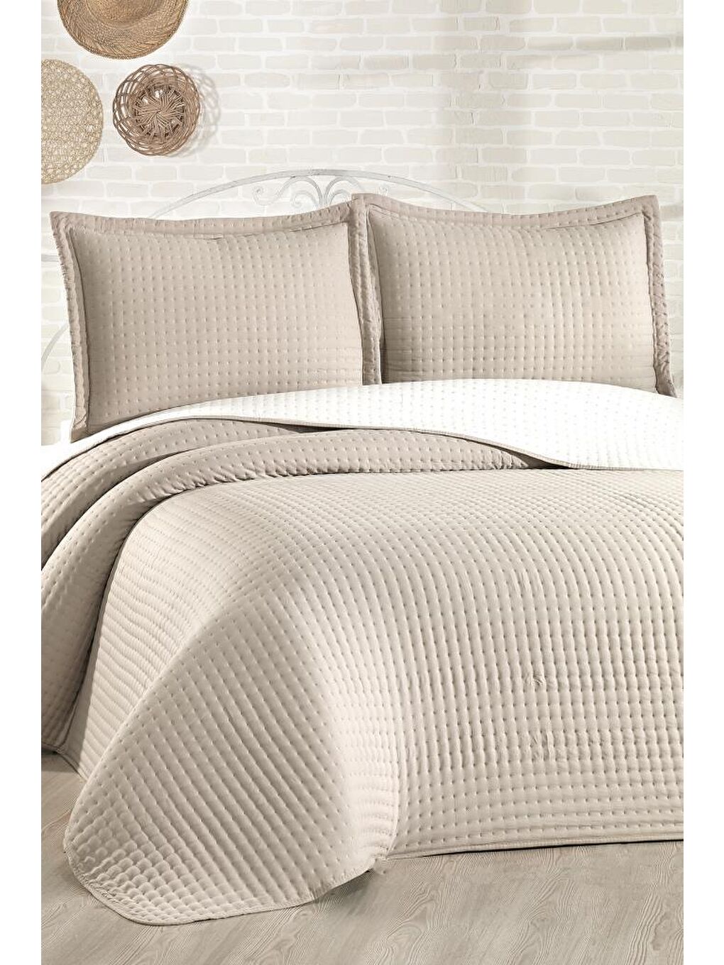 Elisa Dolgulu Çift Taraflı Çift Kişilik 240x260 Cm Yatak Örtüsü Bej