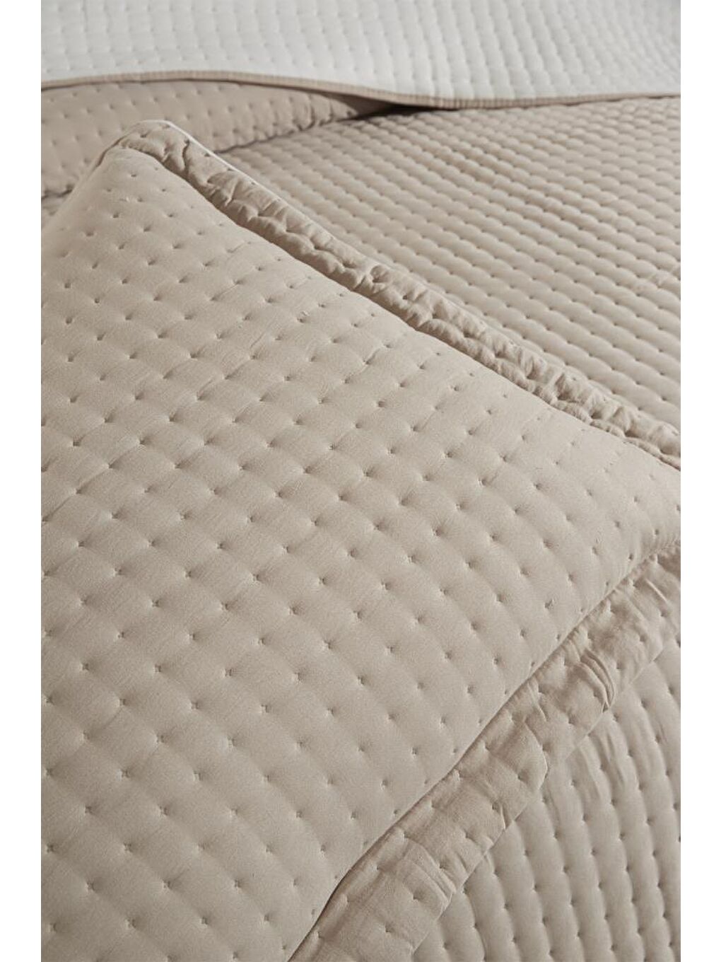 Elisa Dolgulu Çift Taraflı Çift Kişilik 240x260 Cm Yatak Örtüsü Bej-3