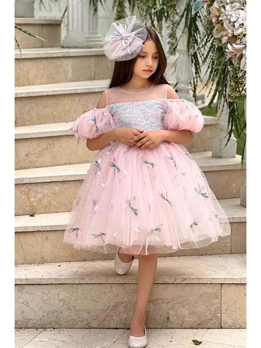 Kız Çocuk Düşük Omuzlu Balon Kollu Göğsü Pulpayet İşlemeli Üzeri Yusufçuk Detaylı Pembe Abiye-1