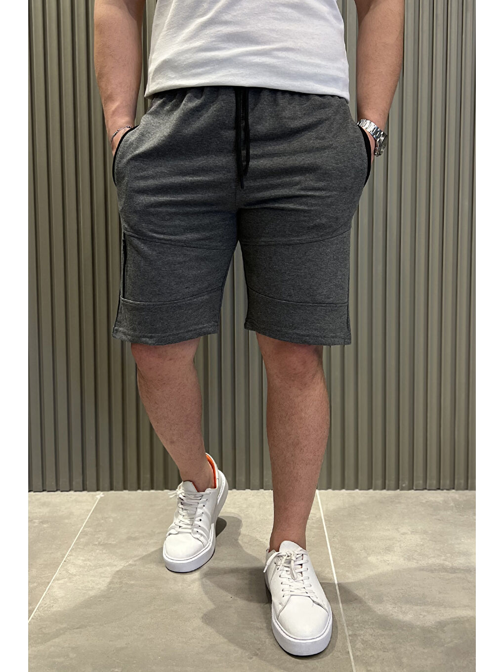 Gri Erkek Bel Bağcıklı Cepli Fermuar Detaylı Şort