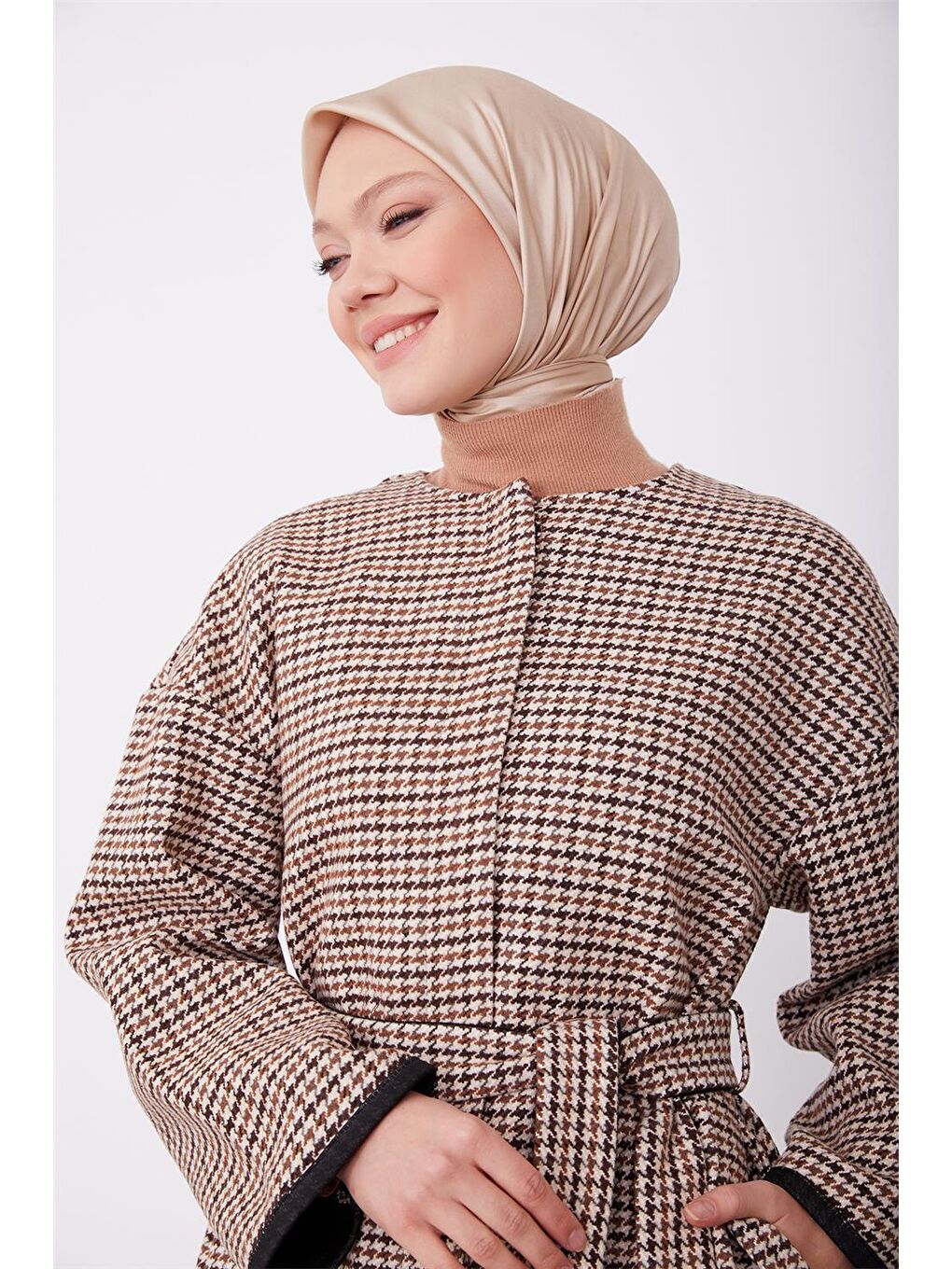 Bej İçi Düz Renkli Kazayağı Desenli Giyçık 23K5311-3