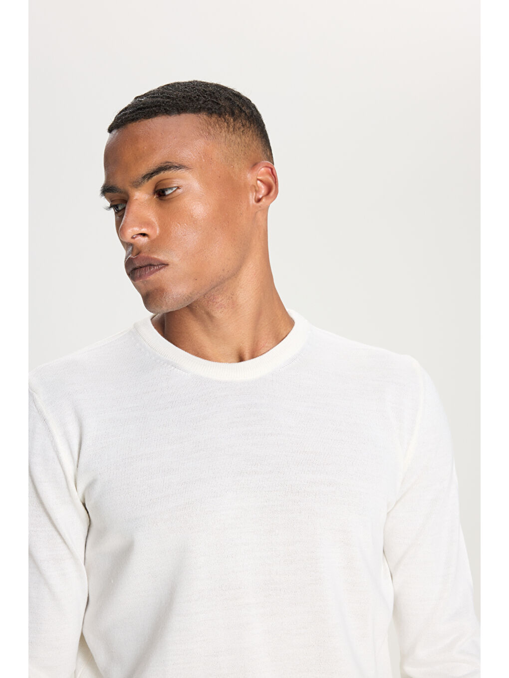 Erkek Ekru Standart Fit Normal Kesim Bisiklet Yaka Triko Kazak-4