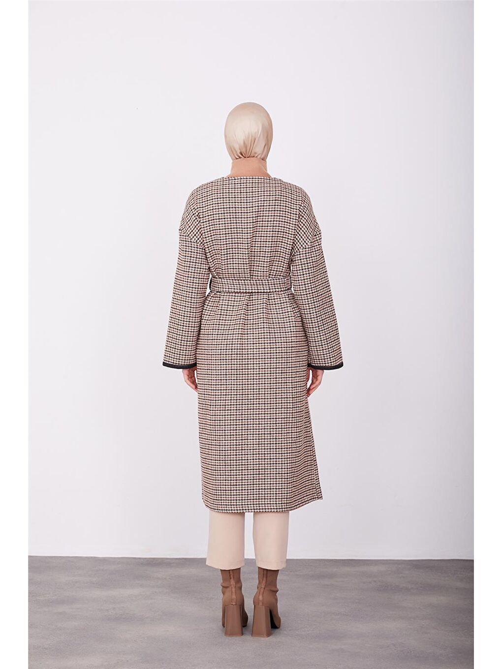 Bej İçi Düz Renkli Kazayağı Desenli Giyçık 23K5311-5