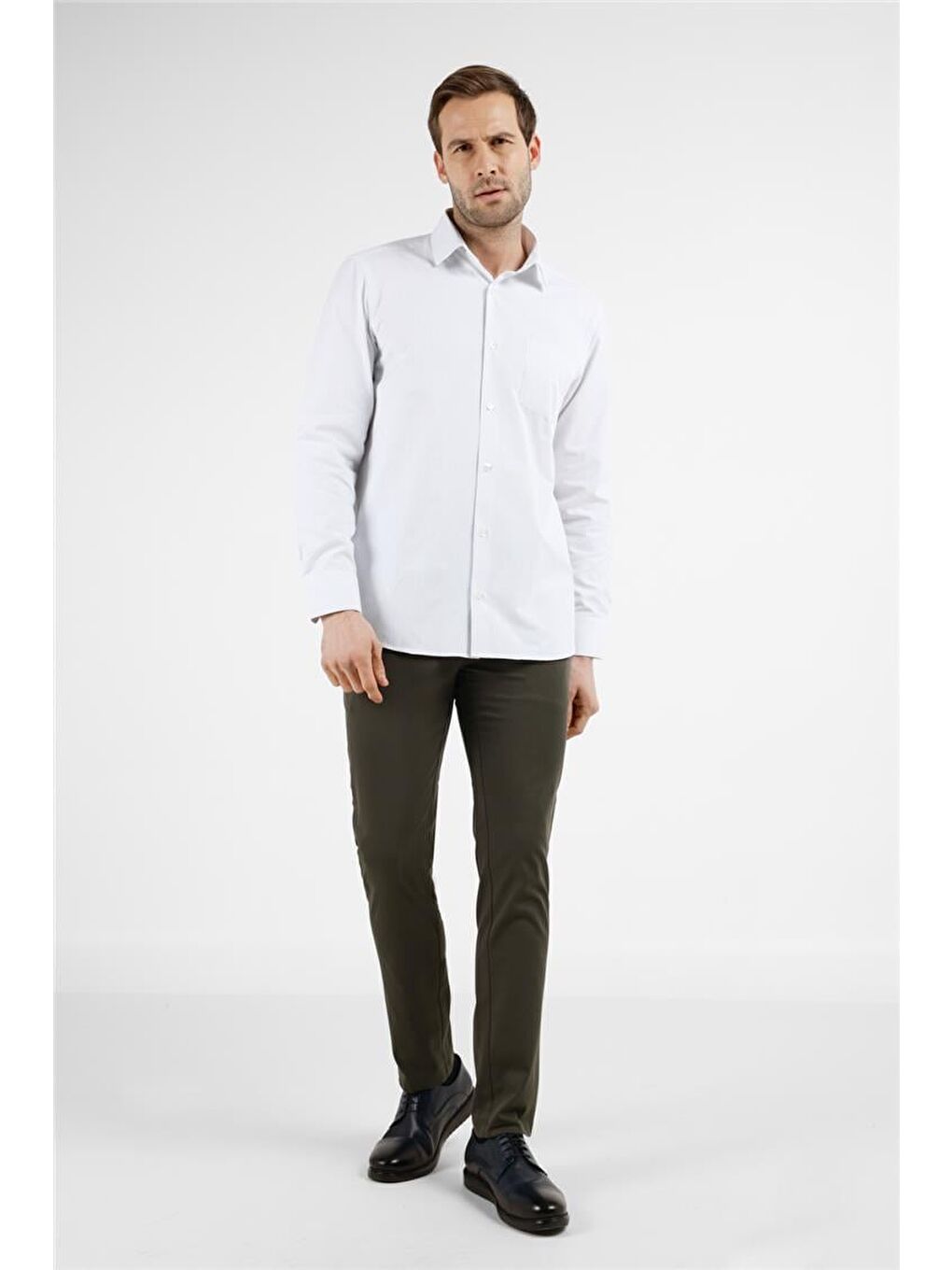 Beyaz  Sert Yaka Uzun Kol Cepli Comfort Fit Pamuklu Gömlek 1004255211-1