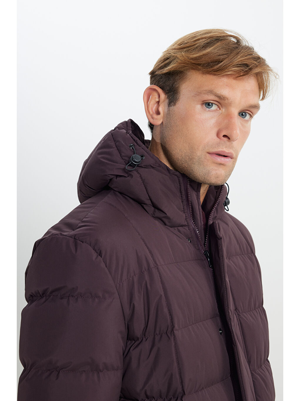 Erkek Bordo Standart Fit Normal Kesim Kapüşonlu Dik Yaka Yan Cepli Kaban-4