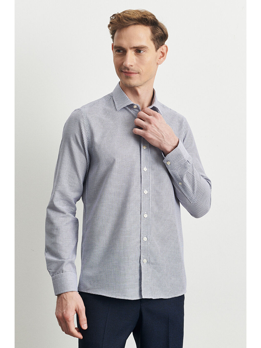 Erkek Beyaz-Lacivert Slim Fit Dar Kesim %100 Pamuk Klasik Yaka Armürlü Gömlek-2