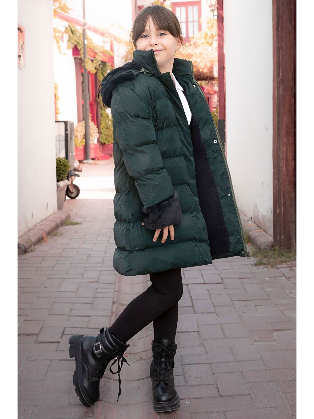 Yeşil Kolu Kürk Detaylı İçi Yünlü Kız Çocuk Kapüşonlu Şişme Mont 21333