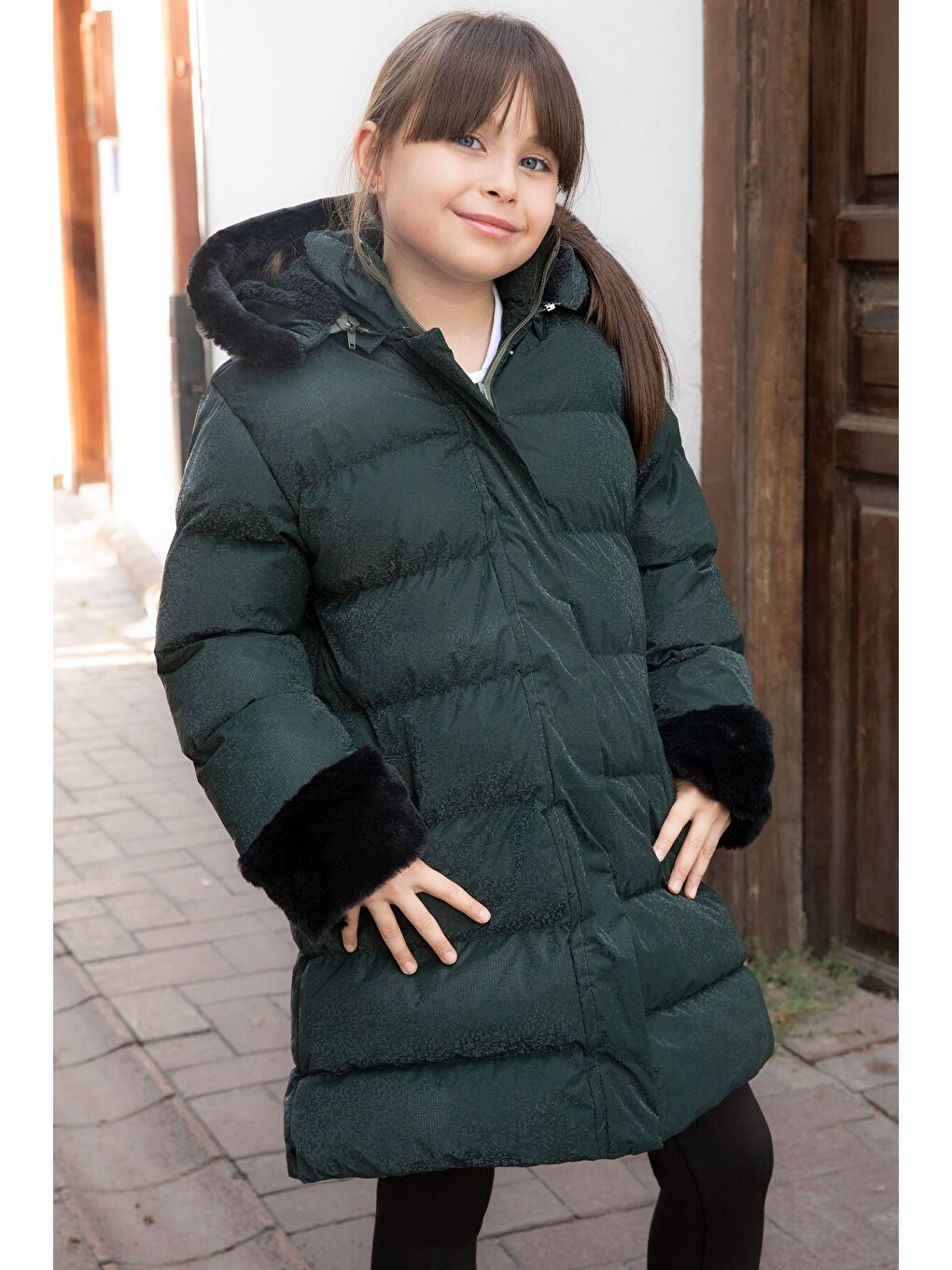 Yeşil Kolu Kürk Detaylı İçi Yünlü Kız Çocuk Kapüşonlu Şişme Mont 21333-3