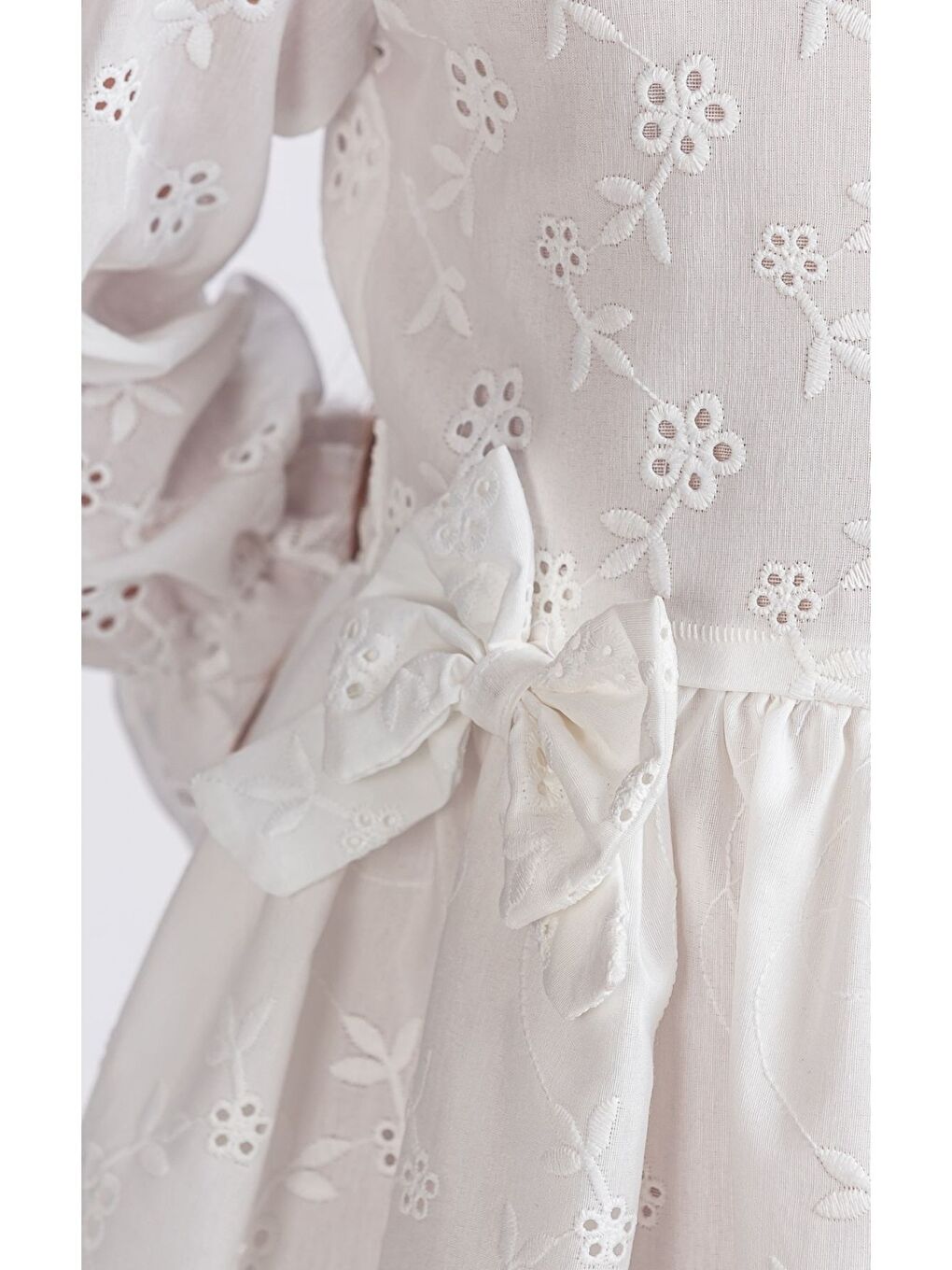Beyaz Kız Çocuk Lastikli Uzun Kollu Güpürlü Kurdelalı Elbise ELB2674-4